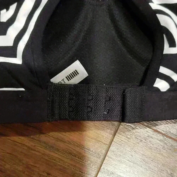 Victoria's Secret VSX Black and White Geometric Sports Bra‎ - Picture 6 of 9